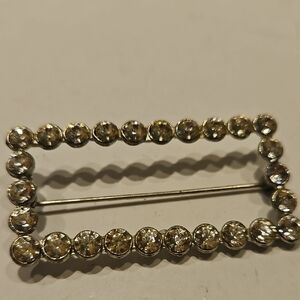 Vintage Rhinestone On Silvertone Regtangular Brooch